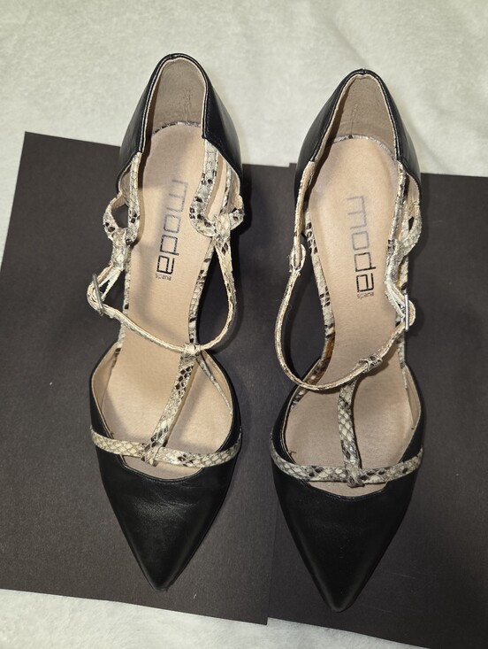 Moda Shoes - Moda Black Pointed-Toe Heels with Snake-Print Straps